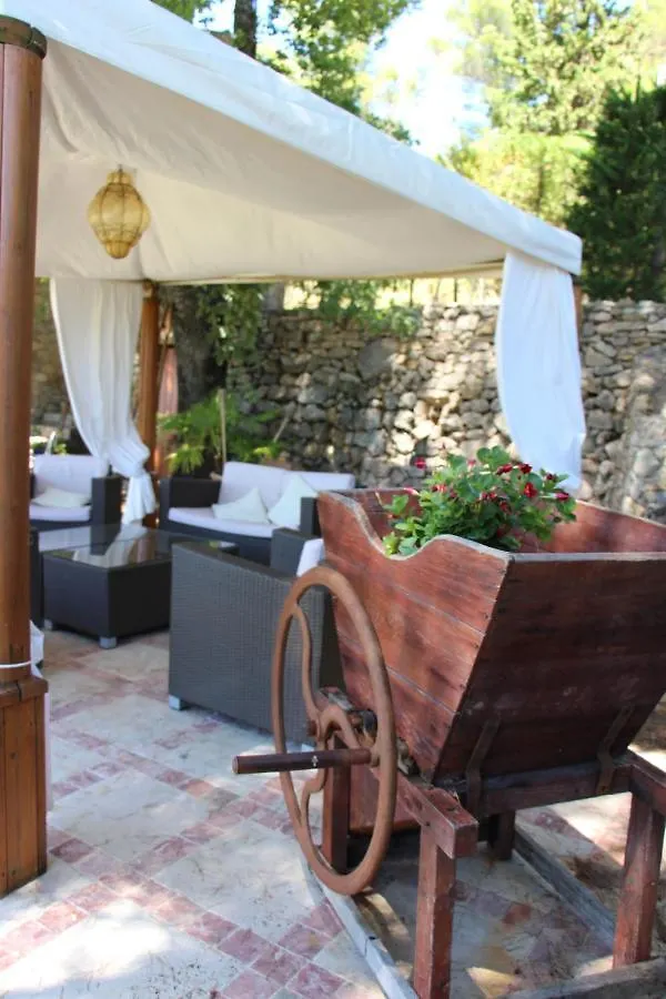 La Petite Auberge Tourtour 3*,  Francia