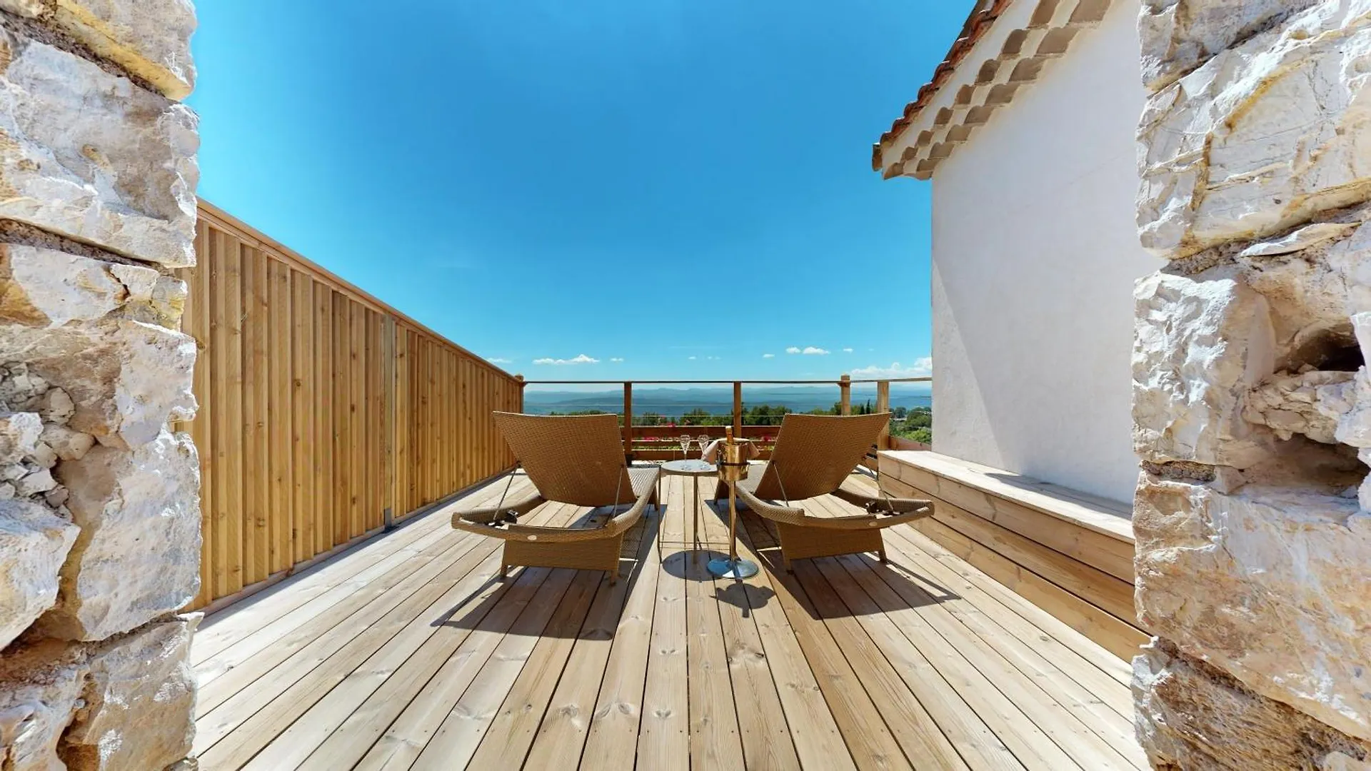 La Petite Auberge Tourtour 3*,
