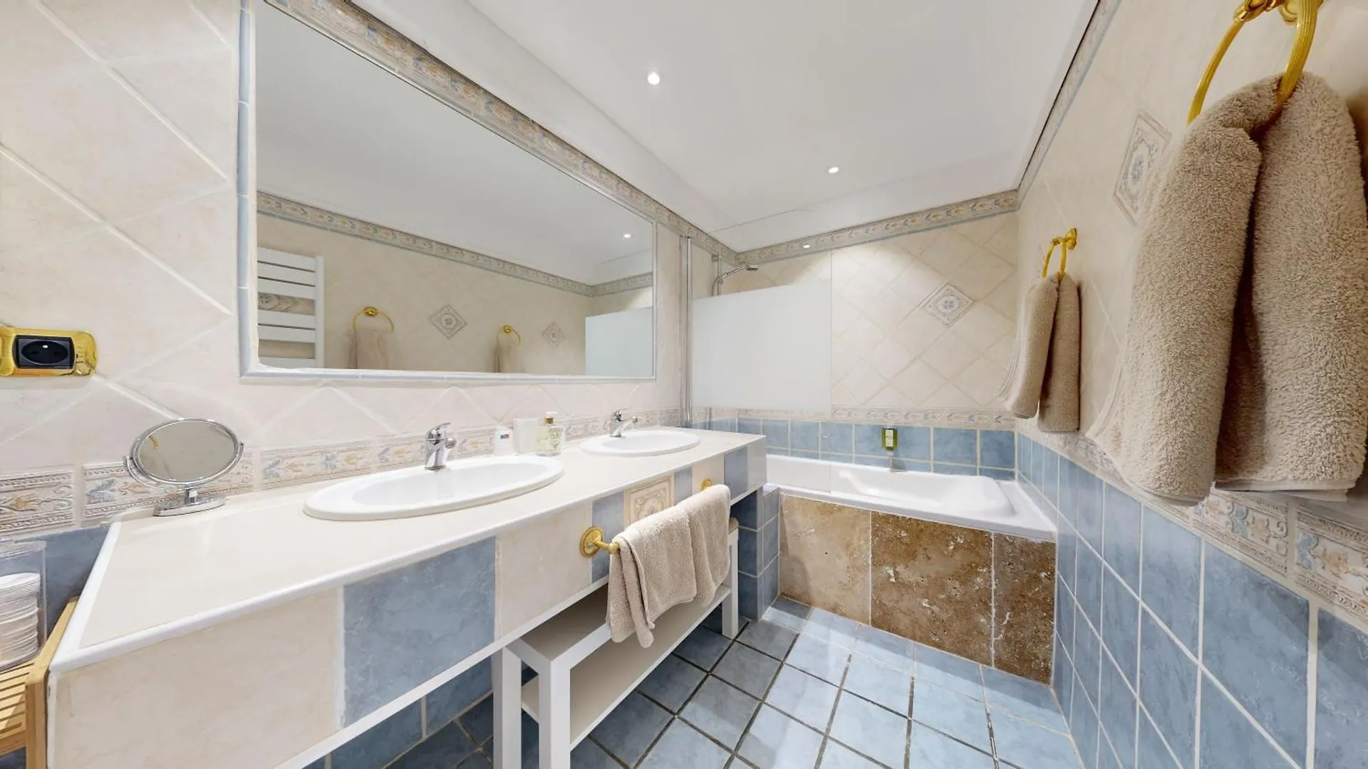 Hotel La Petite Auberge Tourtour