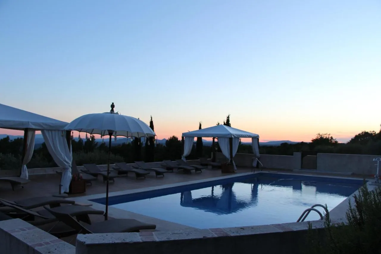 La Petite Auberge Tourtour 3*,  Γαλλία